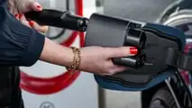 Fast Charging Adapter (NACS)_03