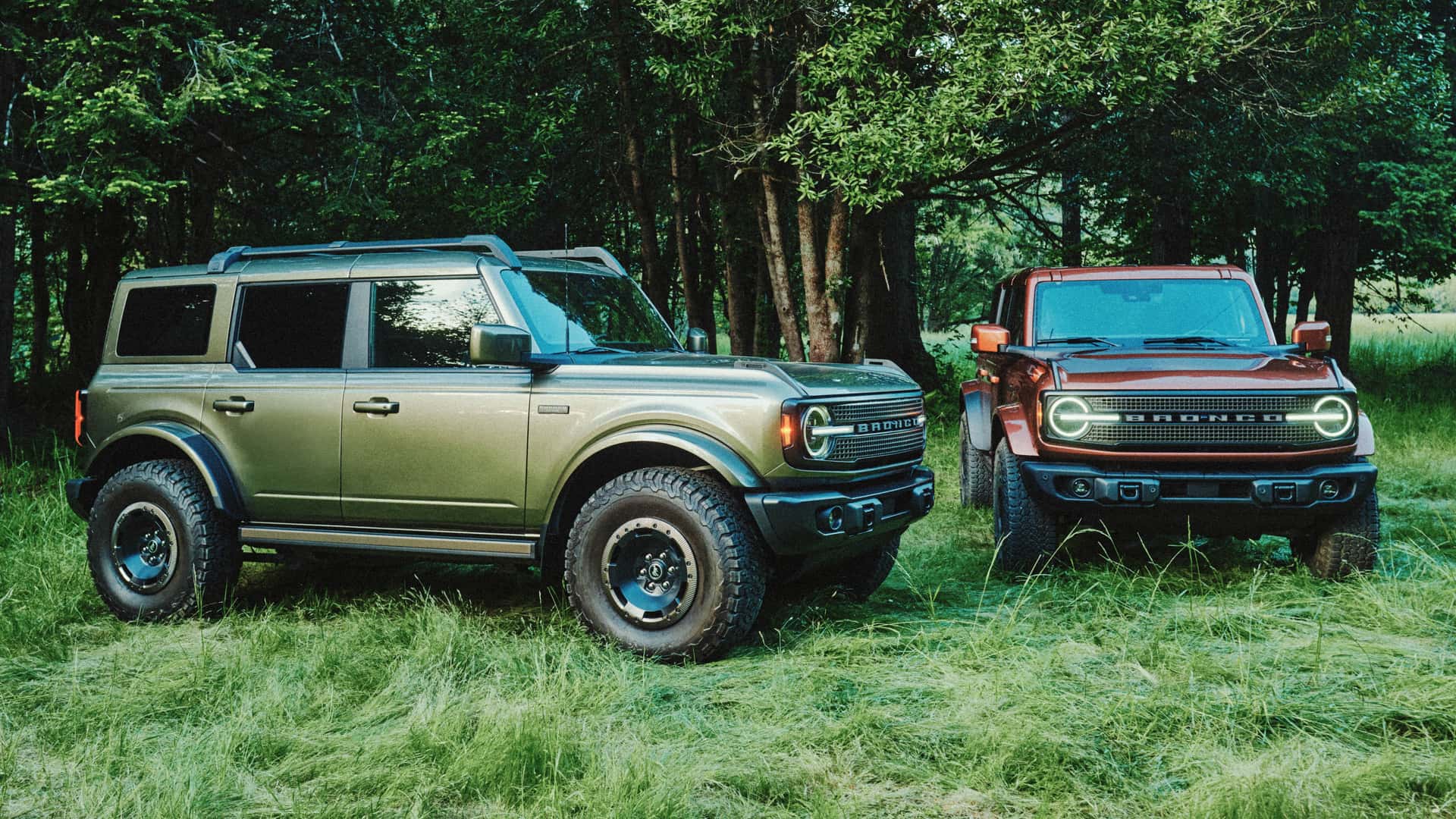 https://cdn.motor1.com/images/mgl/ZnzAMN/s1/2027-ford-bronco-filson-and-bronco-filson-first-edition.jpg
