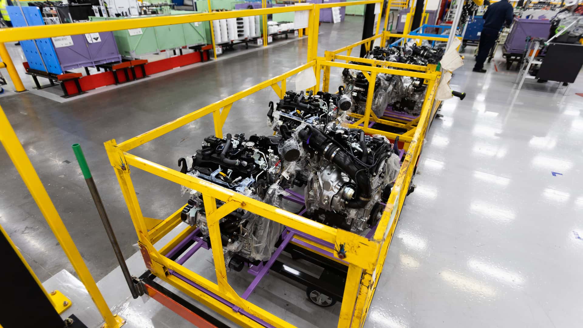 https://cdn.motor1.com/images/mgl/ZnzOEy/s1/toyota-uk-production.jpg