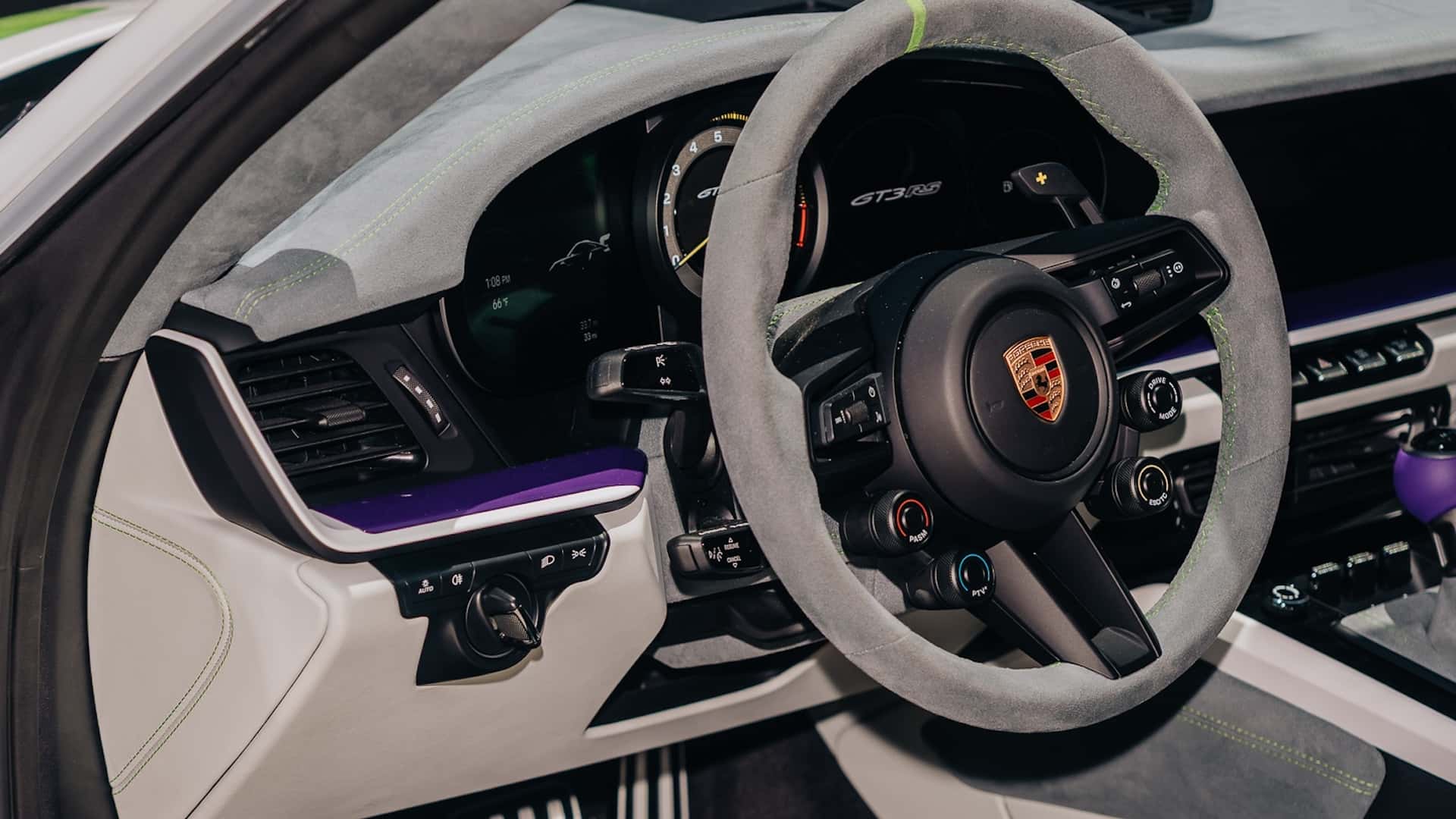 https://cdn.motor1.com/images/mgl/ZnzP1N/s1/porsche-and-pixar-toy-story-collaboration.jpg