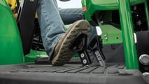 John Deere lancia il 5E 3 cilindri con trasmissione eHydro: TwinTouch, LoadMatch e cruise control per operatori di ogni livello