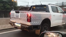 Flagra: Ford Ranger PHEV roda no Brasil e chega em 2027