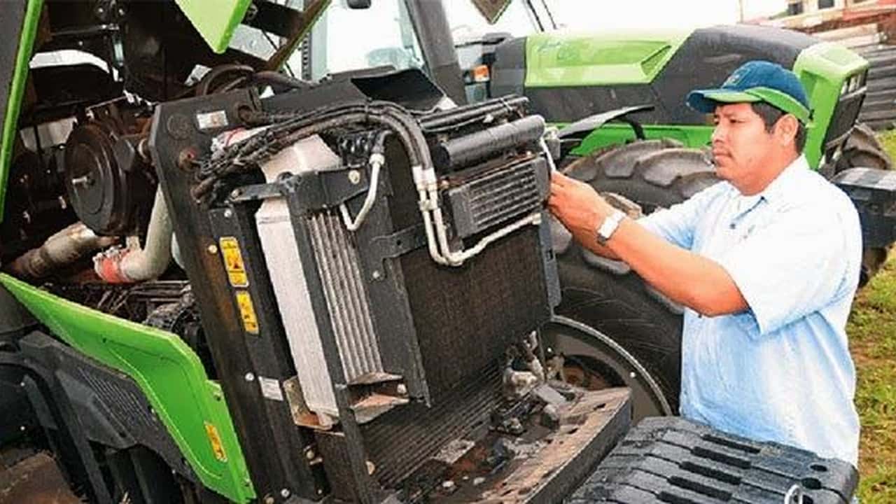 Come pulire pacco radiatori del trattore in sicurezza