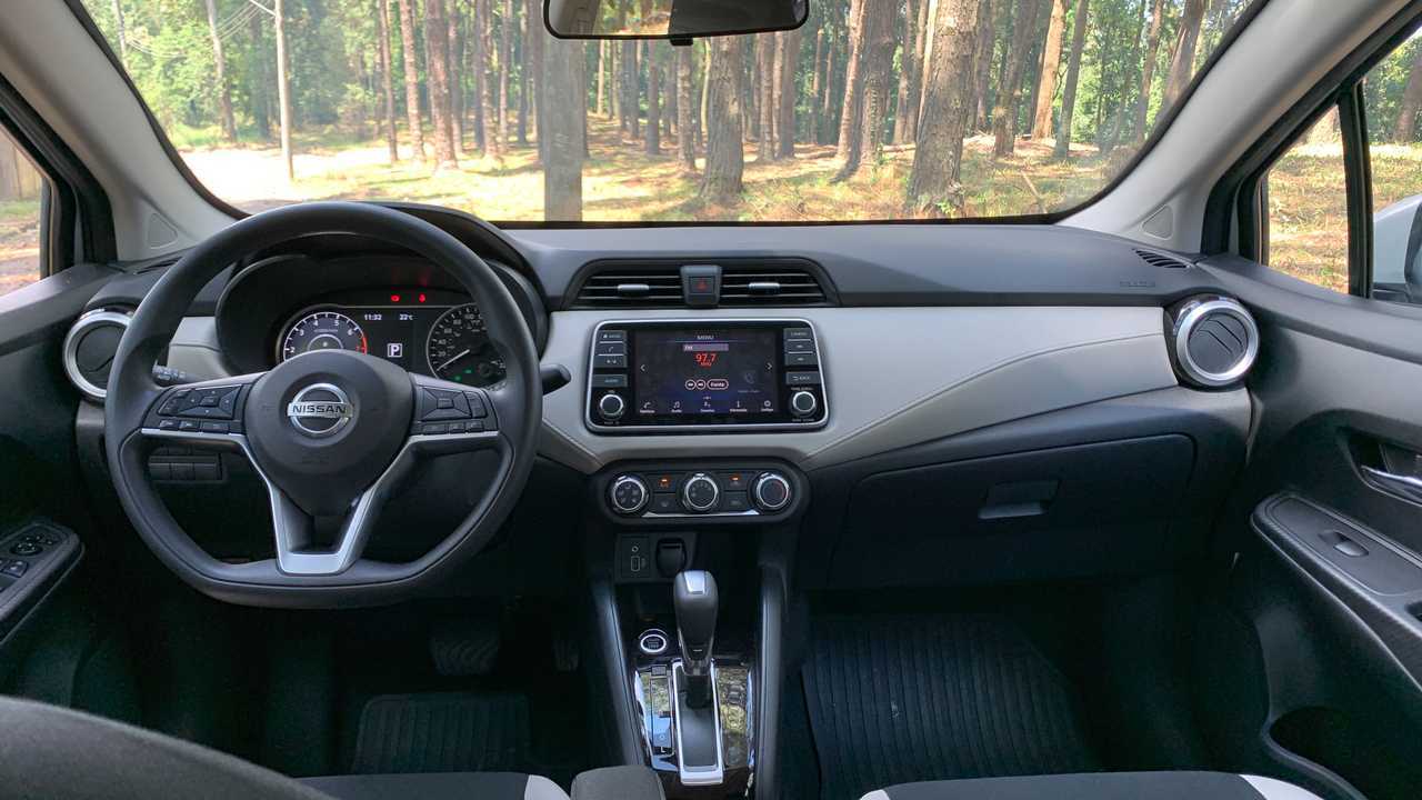 Comparativo: Nissan Kicks Advance vs. Nissan Versa Advance