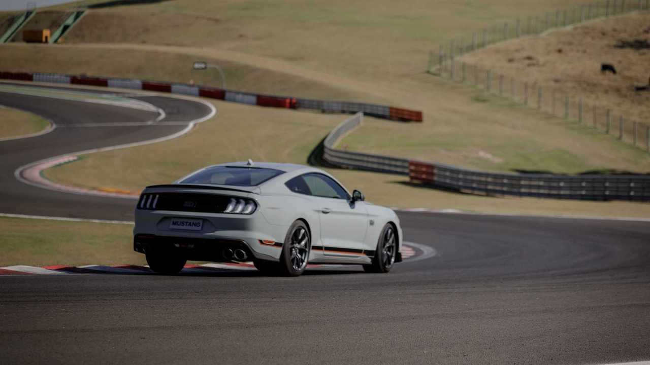 Ford Mustang Mach 1 - Teste no Brasil