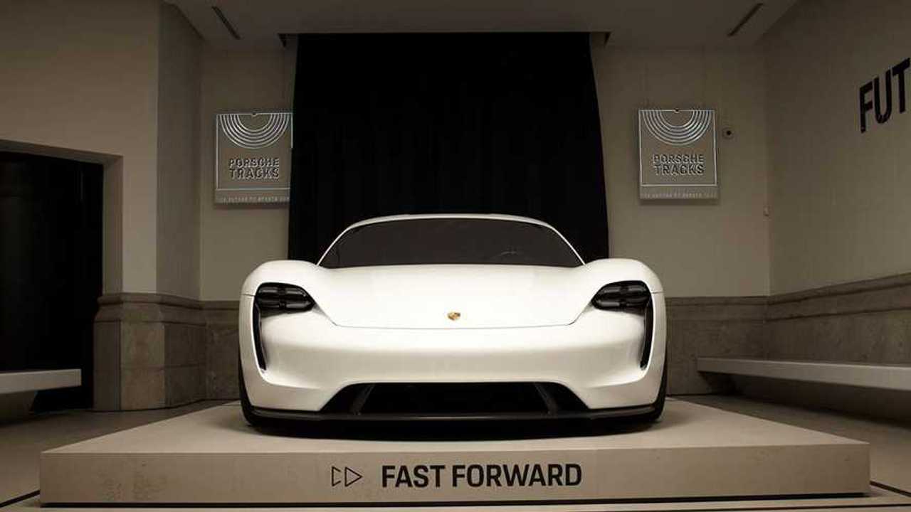Умножить на два: новый план электрификации Porsche