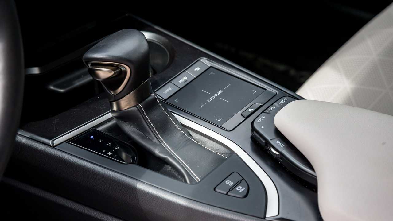 Kia XCeed, Renault Kaptur, Lexus UX