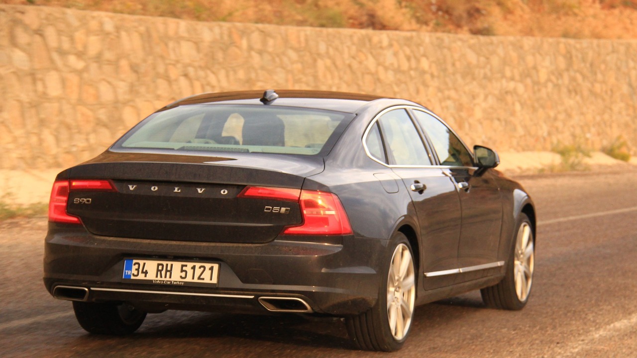 Volvo S90