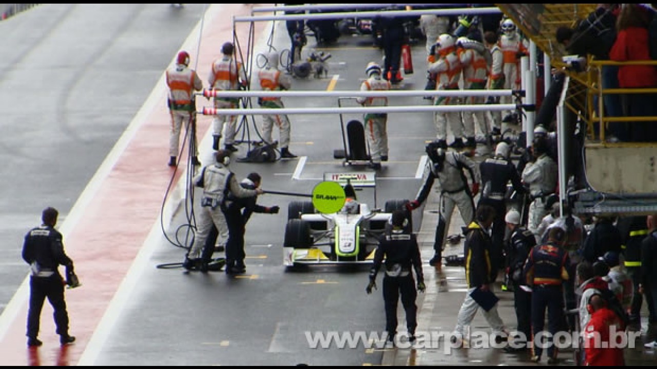 CARPLACE no GP Brasil de F1: Barrichello larga na pole position em Interlagos e Button em 14°