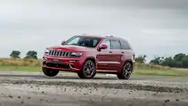 Jeep Grand Cherokee SRT vs Plane