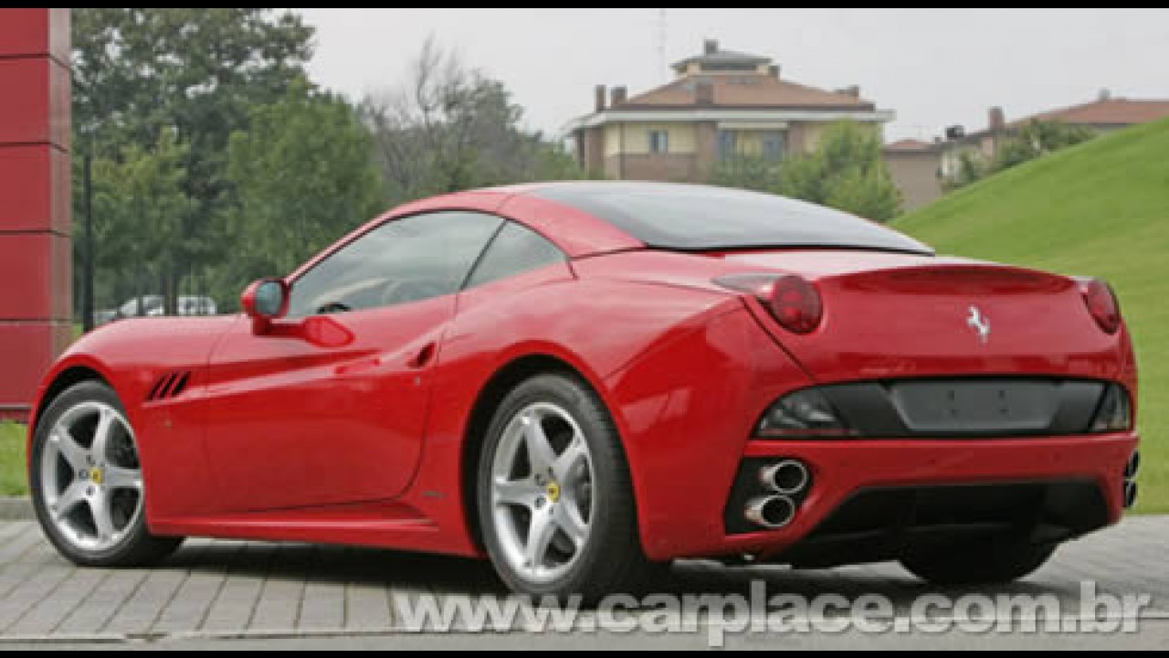 Show!! Novas fotos da Ferrari California GT revelam detalhes do interior e motor