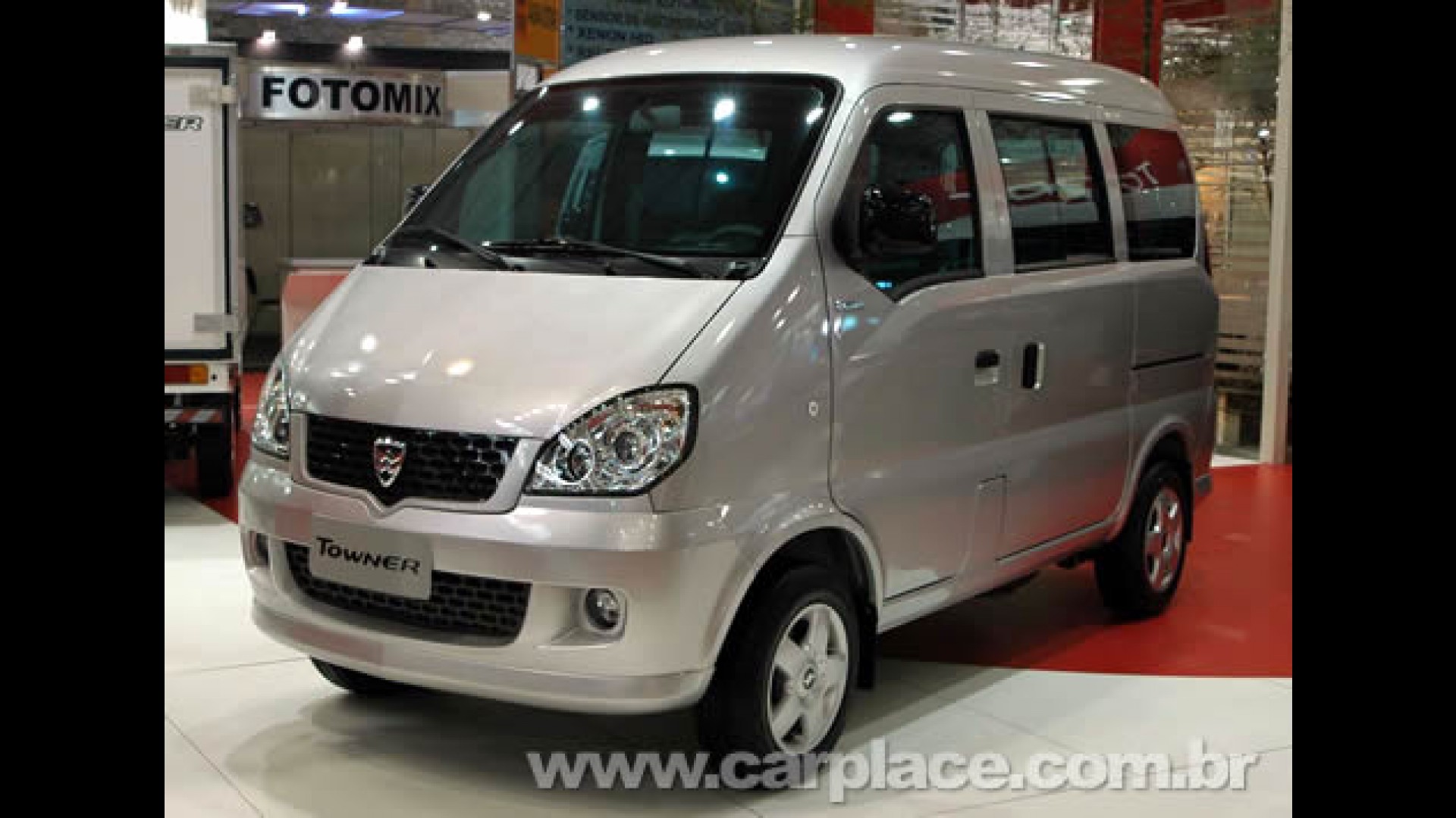 CN Auto Nova Towner Passageiro custa R 30.575 e Topic Passageiro R