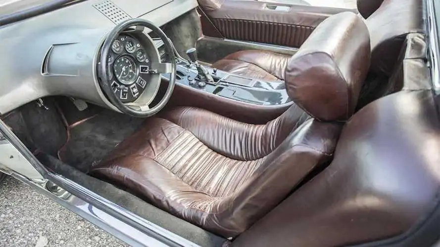 maserati-boomerang-steering-wheel.webp