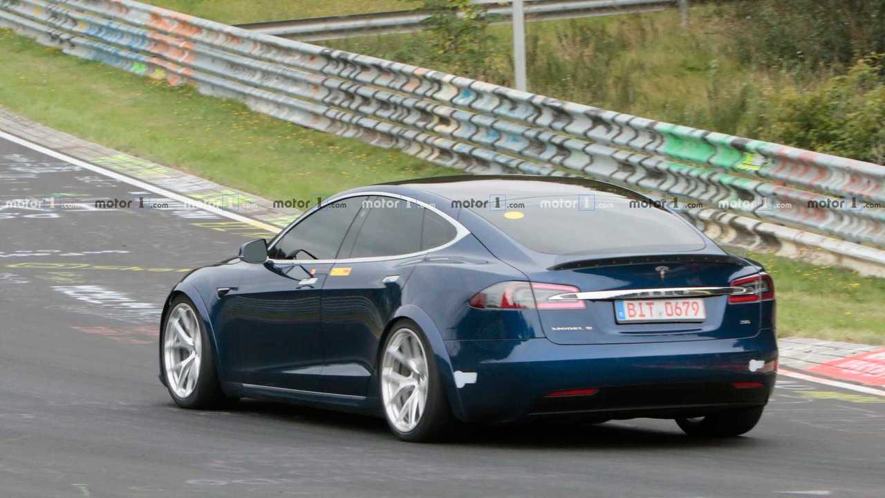 Прототип Tesla Model S Plaid