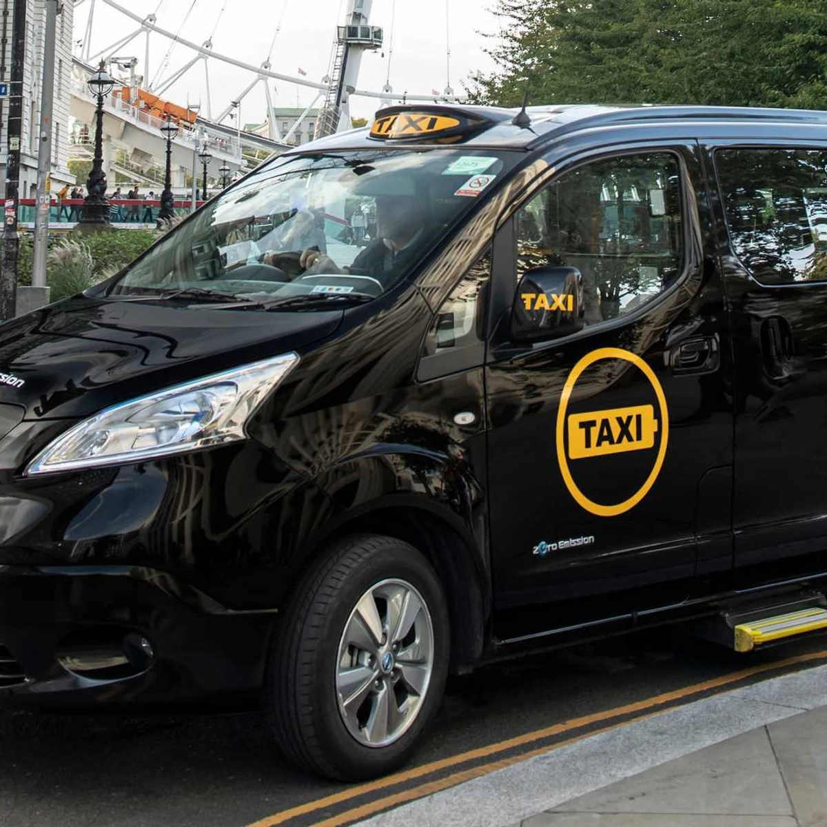 LONDON TAXI 三輪車　ブラック Amazon.co.jp: ロンドンタクシー 三輪車 ブラック (ブラック