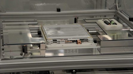 Canadian Nissan Leaf Owner Cannot Get A New Battery Pack For His EV