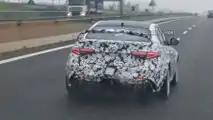 Alfa Romeo Giulia GTAm catturato sotto la pioggia