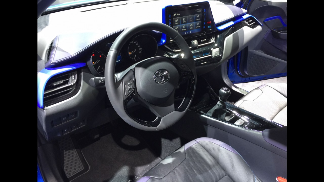 Paris: Toyota C-HR surpreende pelo refinamento e seria uma boa pedida para o Brasil