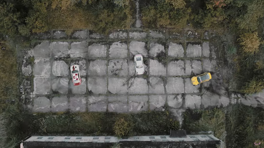VIDÉO - Une Nissan et deux BMW dans une base soviétique