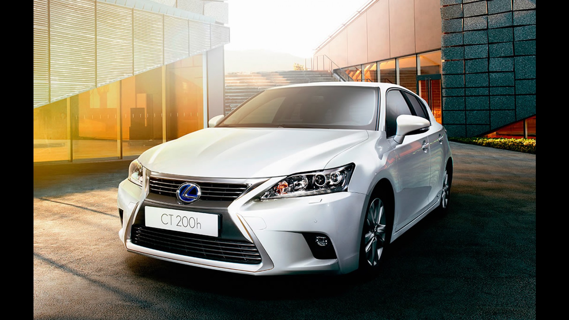 Híbrido mais barato Lexus reduz preço