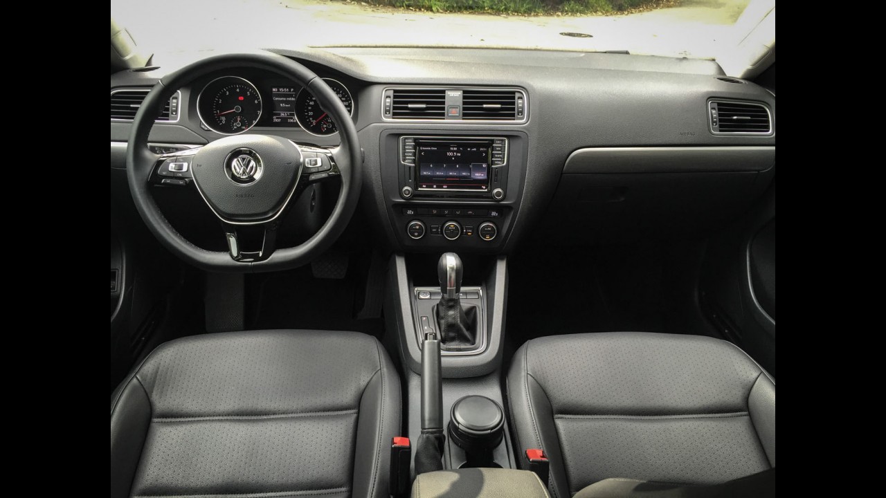 Teste CARPLACE: novo VW Jetta 1.4 TSI desafia o "primo rico" Audi A3 Sedan