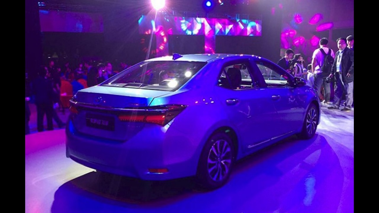 Toyota Corolla aparece de cara nova em versão híbrida