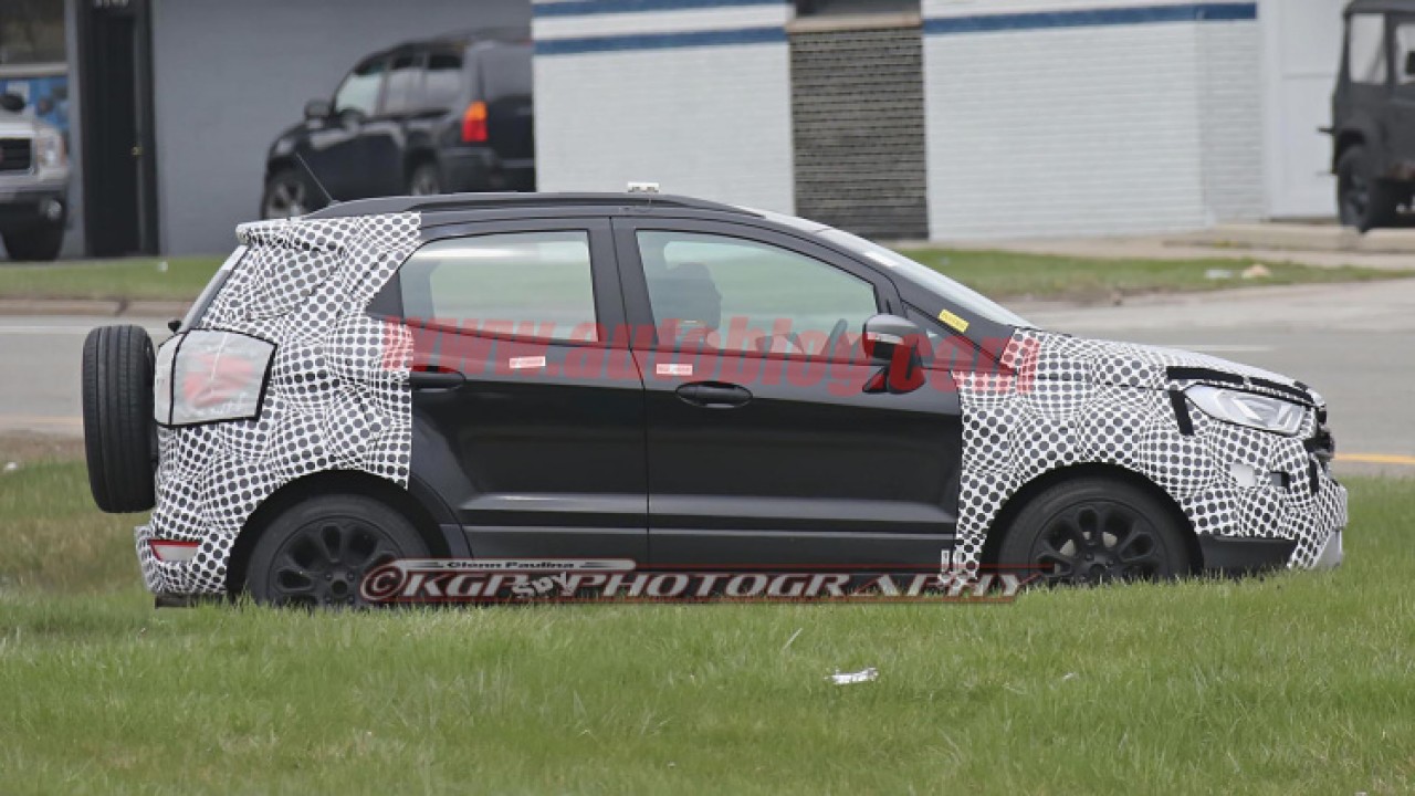 Flagra: menos camuflado, novo EcoSport 2017 revela faróis e grade