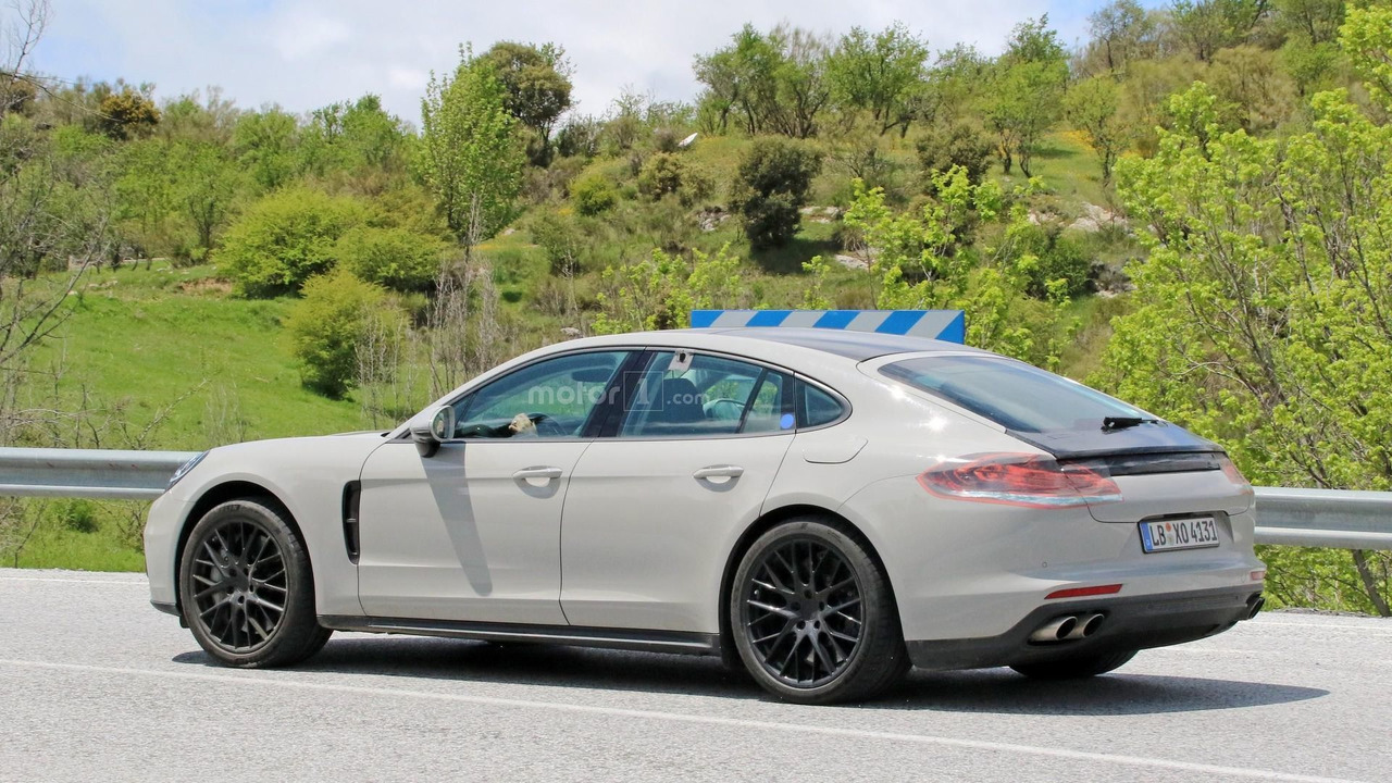 2017 Porsche Panamera spy photo