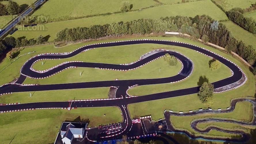 Una mansión con pista de karts, a la venta