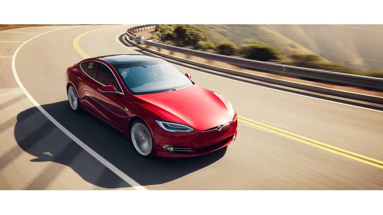 <em>Tesla Model S</em>