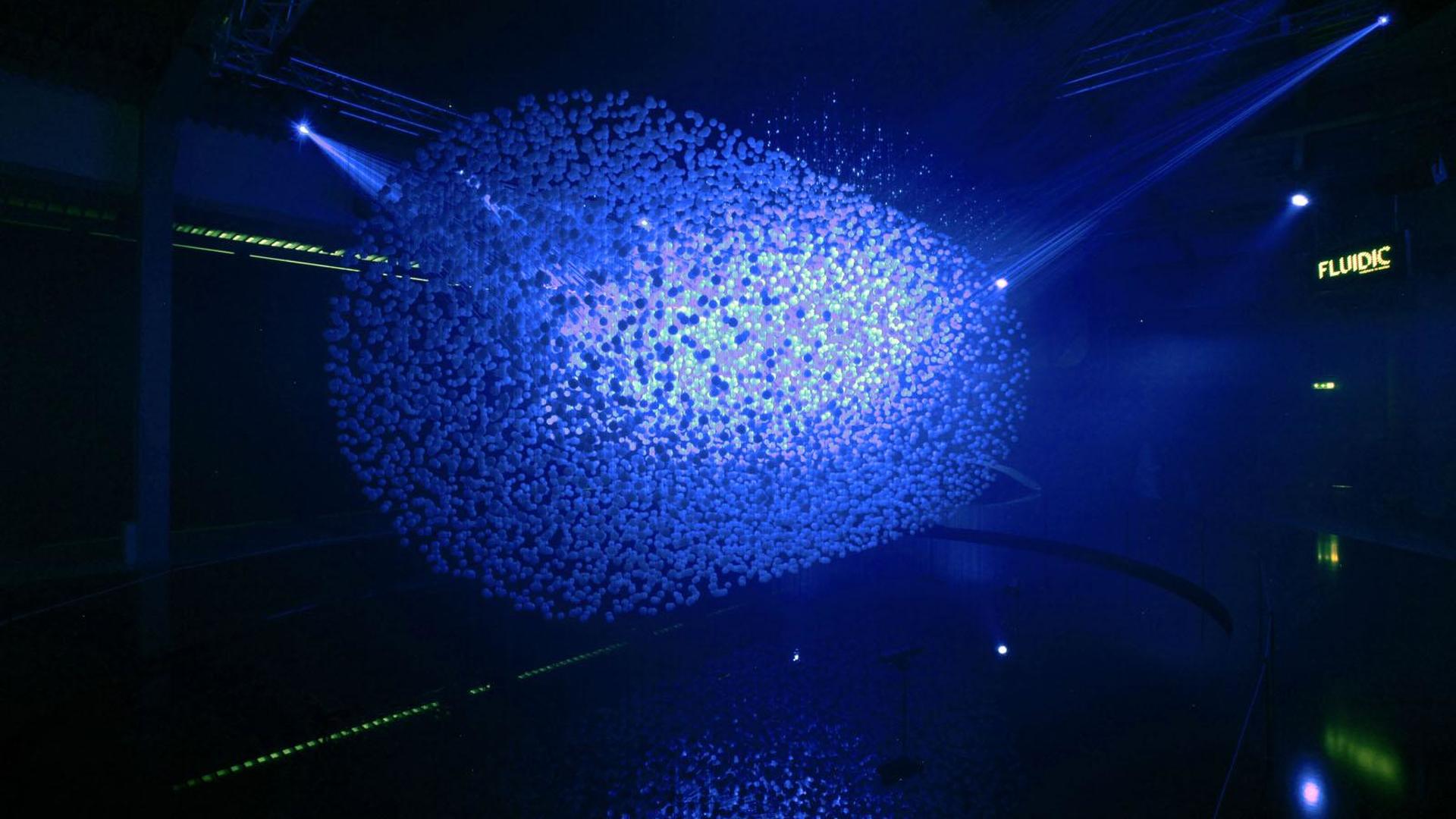 Hyundai reveals Fluidic Sculpture In Motion display [video] Motor1