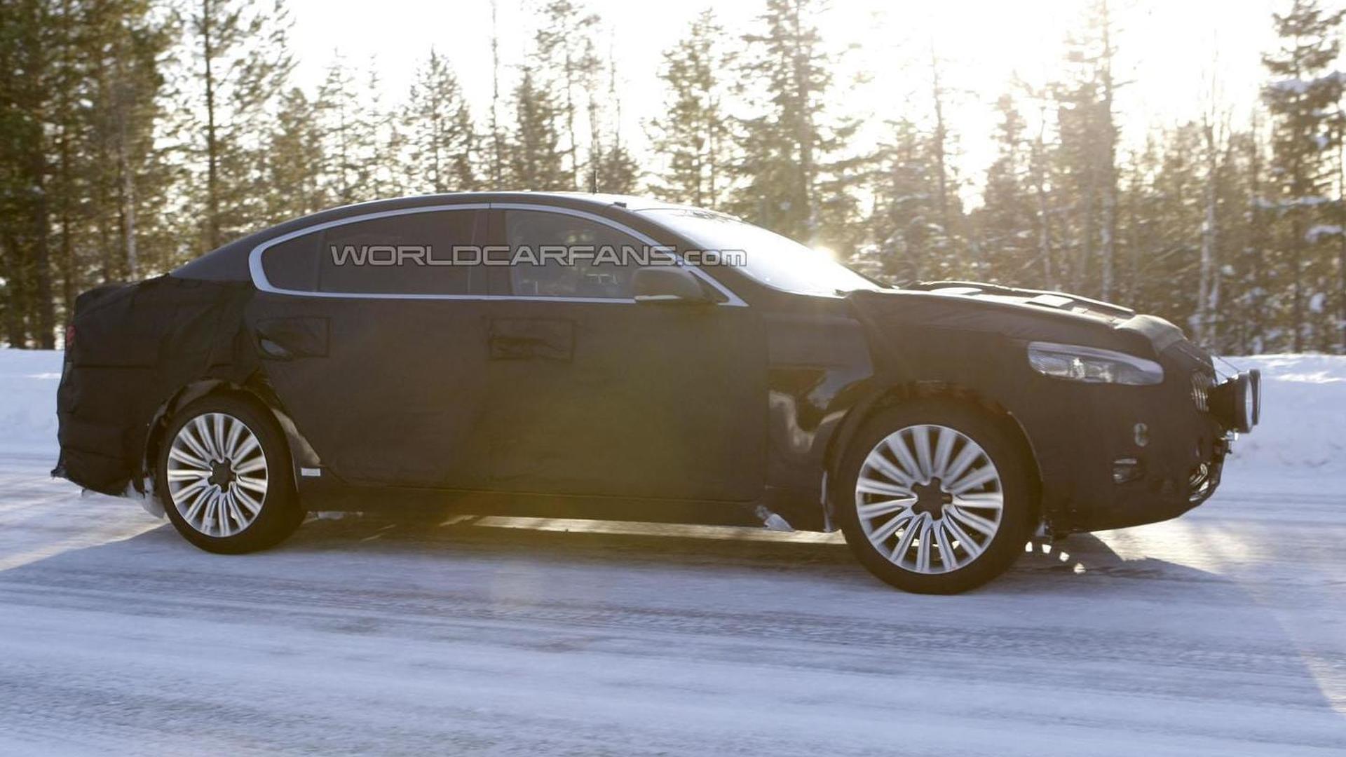 New Kia K9 revealed on the road completely undisguised [video]
