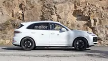 White 2018 Porsche Cayenne Spy Pics