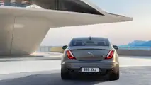 Jaguar XJR575 revealed