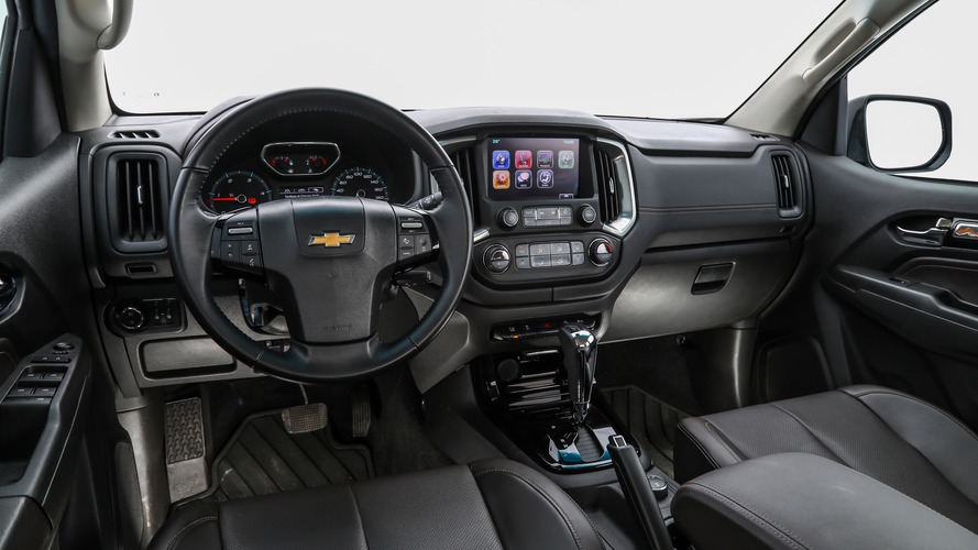 Comparativo - Chevrolet S10 High Country, Nissan Frontier LE 4x4 e Volkswagen Amarok Extreme