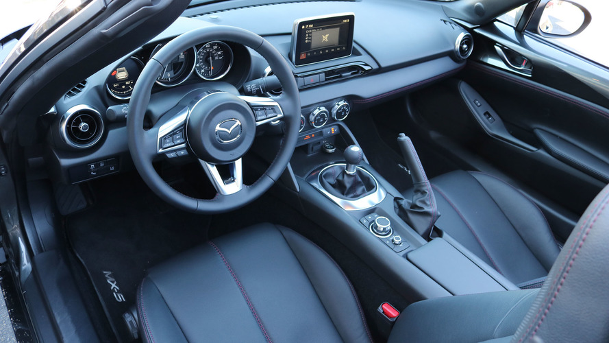 2017 Mazda MX-5 Miata RF: İlk Sürüş
