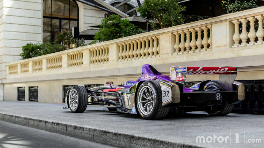 KVC - DS E-Tense dans Paris