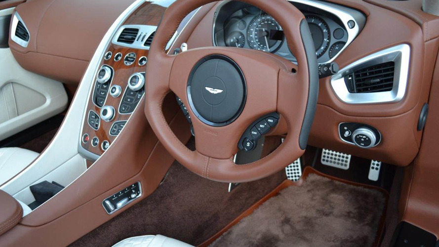 Aston Martin Vanquish Volante AM37