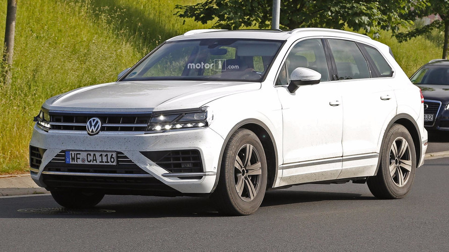2018 VW Touareg spy photo