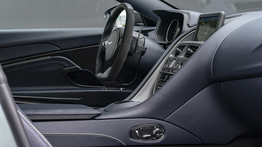 Aston Martin DB11 AMR 2019 , prime impressioni