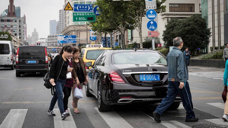 Self-driving Mercedes S-Class hits Shanghai