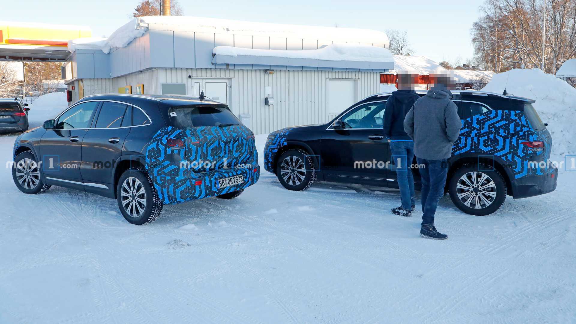 https://cdn.motor1.com/images/mgl/bXJ7l/s1/mercedes-eqa-and-eqb-spy-photo.jpg mercedes-eqa-and-eqb-spy-photo