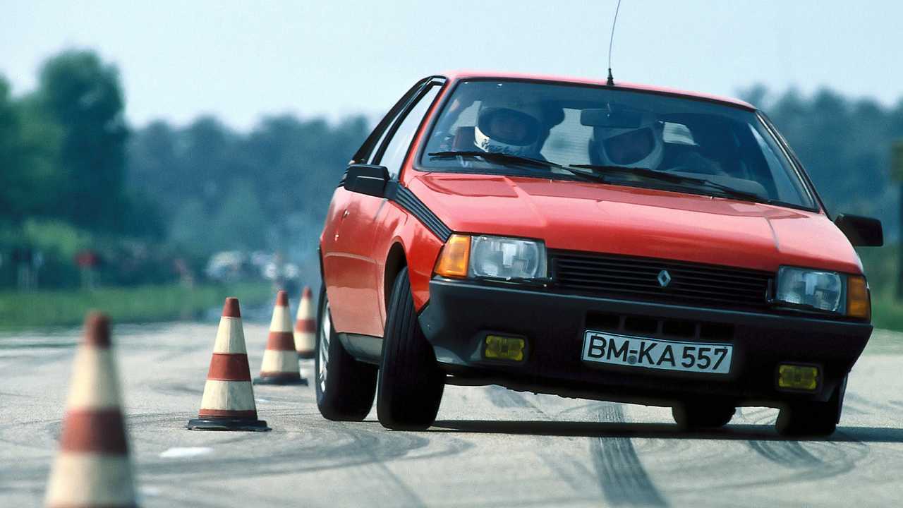 Renault Fuego, le foto del tempo