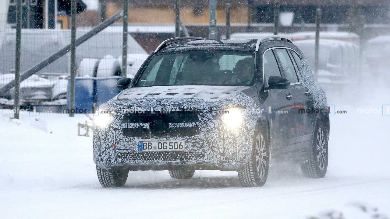 Mercedes-Benz EQB yeni casus fotoğraflar