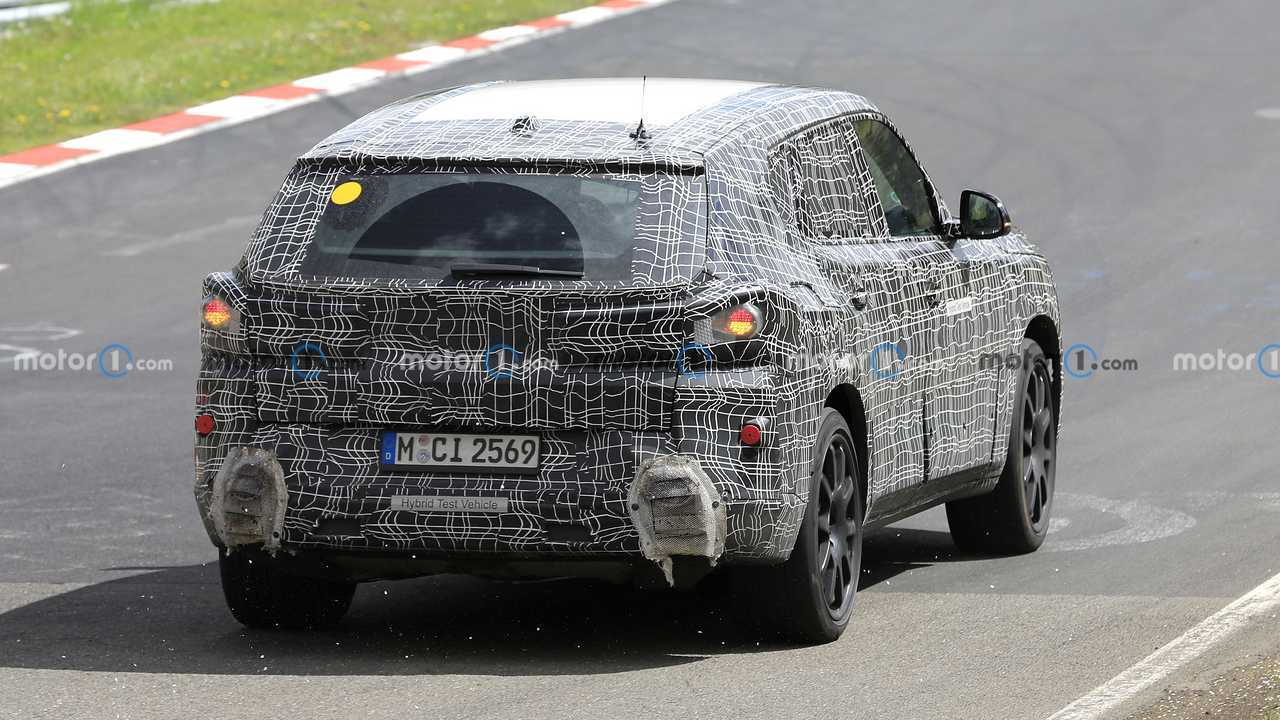 BMW X8 ibrida plug-in, le foto spia al Nurburgring