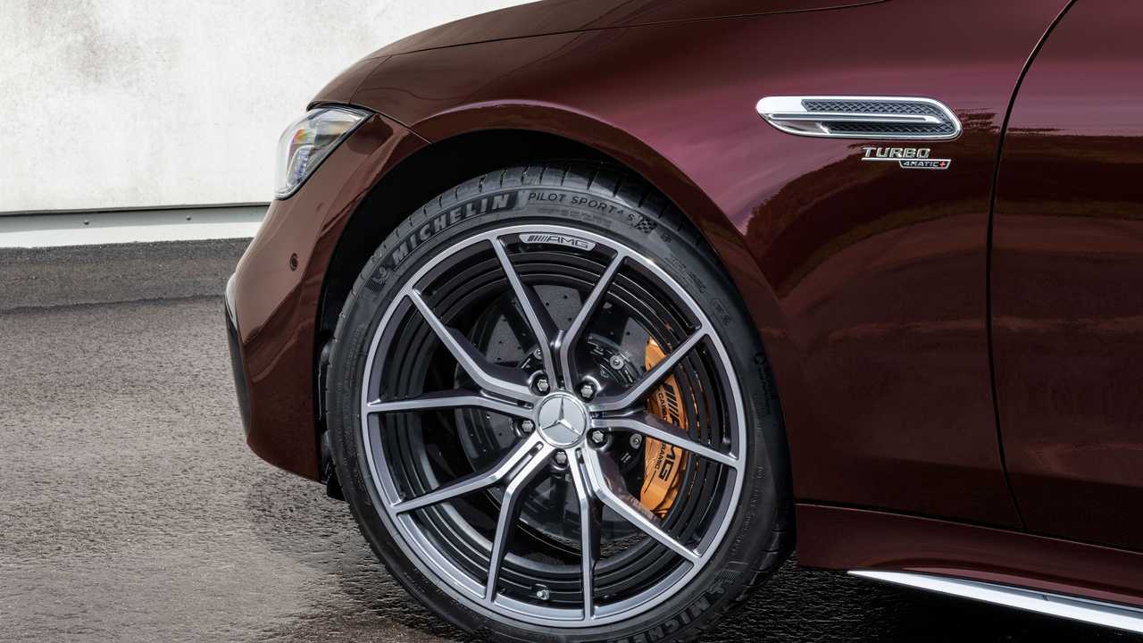 Экстерьер обновленного Mercedes-AMG GT
