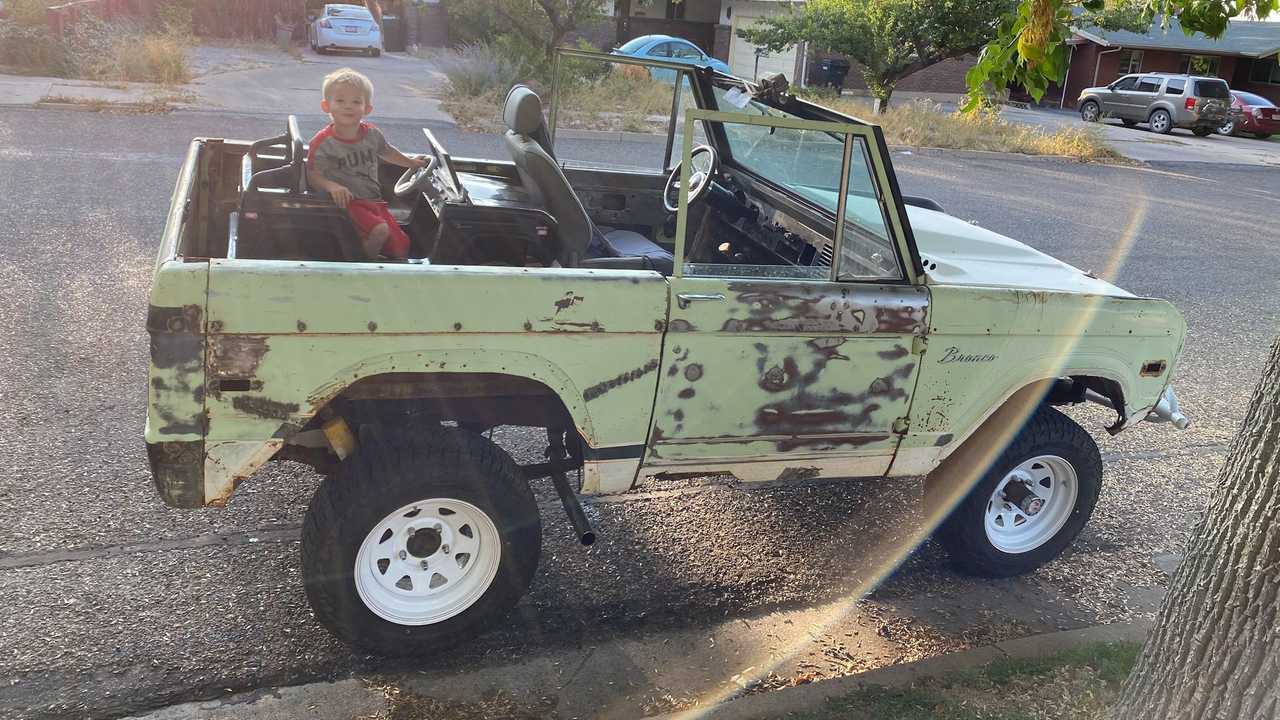 Уникальная кровать в стиле Ford Bronco