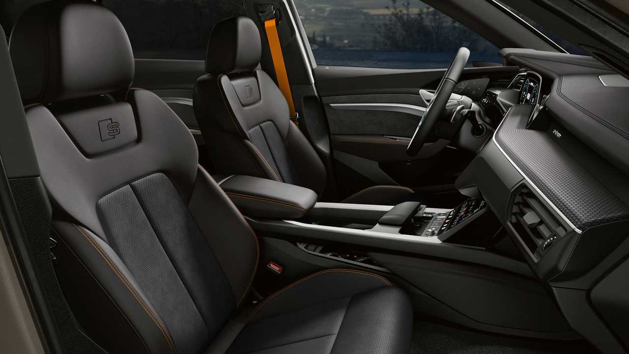 Audi E-Tron ed E-Tron Sportback S line black edition