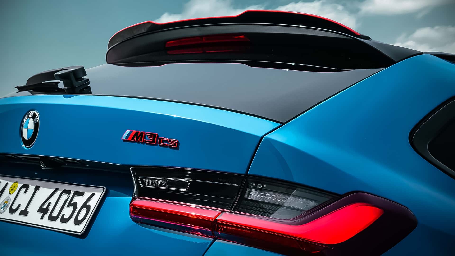 https://cdn.motor1.com/images/mgl/bg124r/s1/bmw-m3-cs-touring-2025.jpg