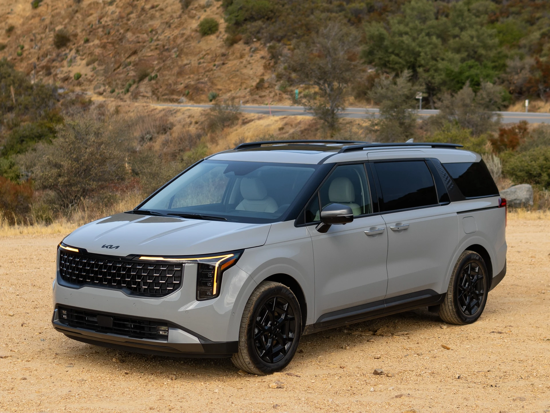 The Kia Carnival Is Way Better as a Hybrid: First Drive